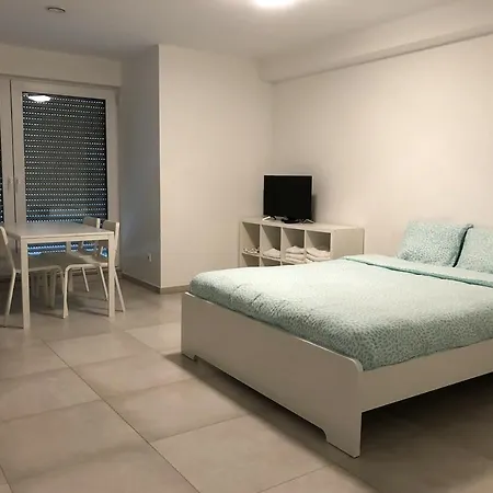 Lotus Apartment *